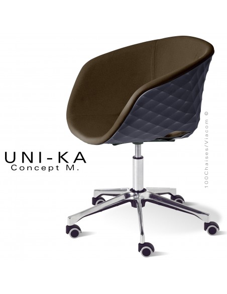 Fauteuil de bureau confort UNIKA, piétement aluminium brillant sur roulettes, coque plastique anthracite, tissu couleur marron.