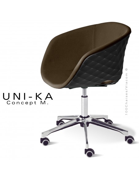 Fauteuil de bureau confort UNIKA, piétement aluminium brillant sur roulettes, coque plastique noir, tissu couleur marron.