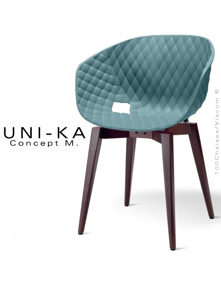 Fauteuil chic et tendance UNIKA, piétement bois de hêtre vernis brun, assise coque plastique couleur bleu poudre, matelassé.