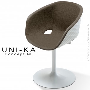 Fauteuil design chic et tendance UNIKA, piétement tulipe peint blanc, assise plastique couleur blanche, habillage tissu marron.