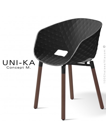 Fauteuil domestique chic et tendance UNIKA, piétement bois vernis brun, assise coque plastique couleur noir.