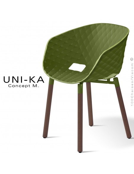 Fauteuil domestique chic et tendance UNIKA, piétement bois vernis brun, assise coque plastique couleur vert olive.