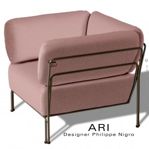 Fauteuil lounge salon d'extérieur ARI, structure acier peint marron, coussins assise et dossier tissu couleur rose.