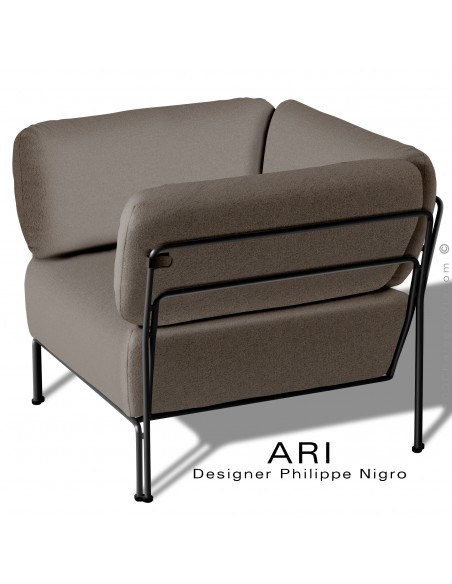 Fauteuil lounge salon d'extérieur ARI, structure acier peint noir, coussins assise et dossier tissu couleur gris Tourterelle.