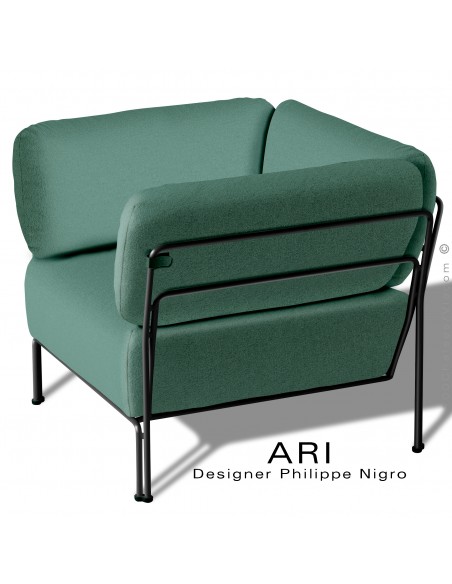 Fauteuil lounge salon d'extérieur ARI, structure acier peint noir, coussins assise et dossier tissu vert d'eau.