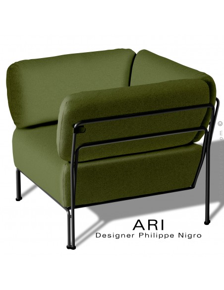 Fauteuil lounge salon d'extérieur ARI, structure acier peint noir, coussins assise et dossier tissu couleur olive.