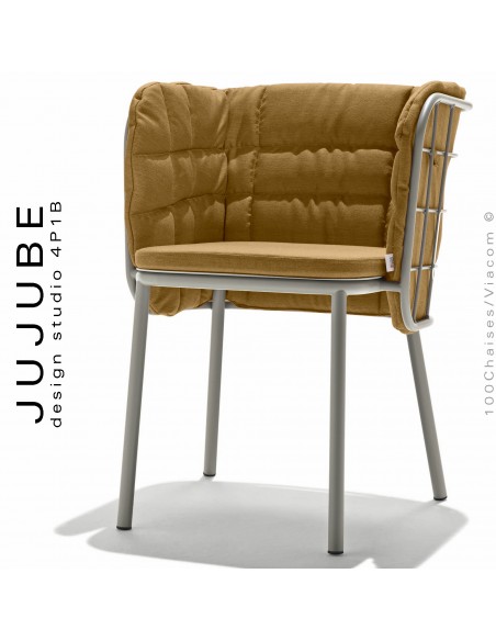Fauteuil confort extérieur design JUJUBE, piétement peint sable, assise et dossier habillage tissu orange hydrofuge.