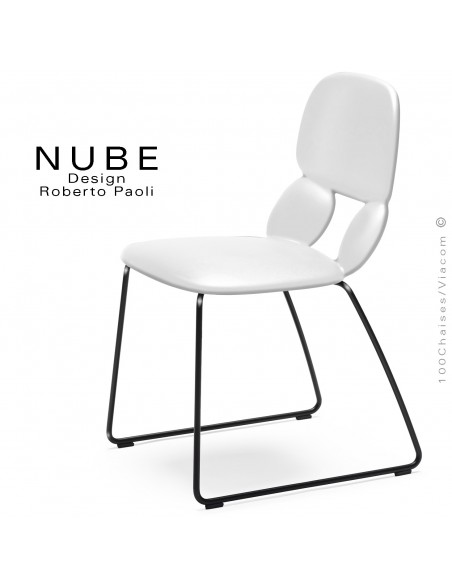 Chaise pour collectivité ou domestique NUBE, piétement luge acier peint noir, assise coque plastique souple couleur blanc.