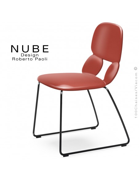 Chaise pour collectivité ou domestique NUBE, piétement luge acier peint noir, assise coque plastique souple couleur rouge.