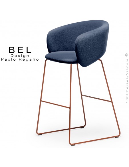 Tabouret de bar, confort et design BEL, piétement luge acier peint terracotta, assise et dossier tissu bouclé bleu marine.