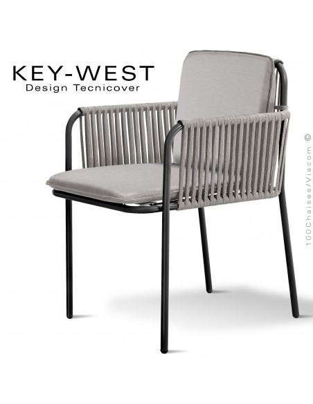 Fauteuil KEY-WEST, acier peint noir, assise et dossier coussins tissu crème, accoudoirs tressage corde crème.