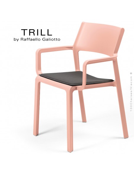 Fauteuil design TRILL, structure 4 pieds avec accoudoirs, assise plastique couleur rose avec coussin d'assise Graphite.