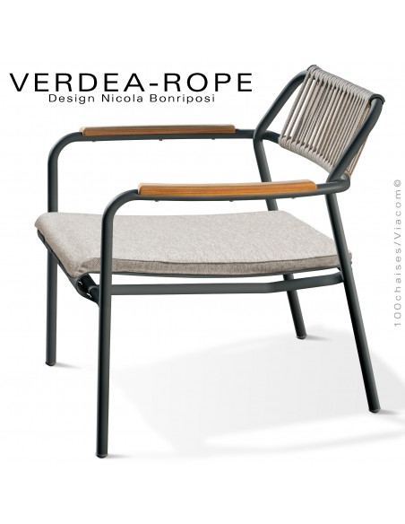Fauteuil lounge d'extérieur VERDEA, structure aluminium peint anthracite, dossier corde crème, assise coussin tissu argile.
