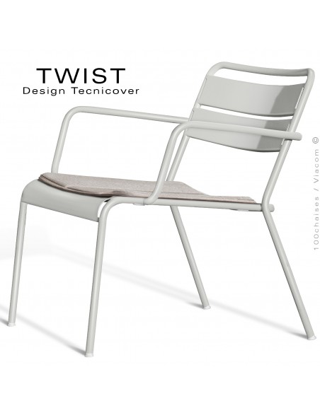 Fauteuil lounge d'extérieur TWIST, structure acier galvanisé peint blanc perle, assise coussin housse, tissu couleur argile.