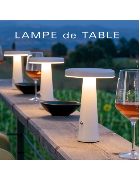 Lampe LED de table pour extérieur FUNGUS, rechargeable à batterie via un câble USB-C.‎