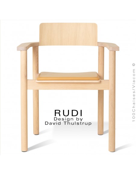 Fauteuil en bois massif de Chêne RUDI, finition huilé blanc, assise mousse, habillage cuir Sydney couleur sable.