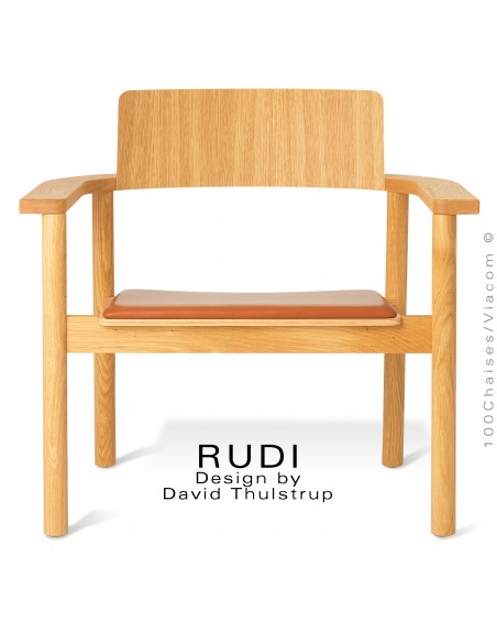Fauteuil lounge en bois massif de Chêne RUDI, finition huilé, assise mousse, habillage cuir gamme Sydney couleur Cognac.