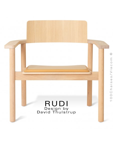 Fauteuil lounge en bois massif de Chêne RUDI, finition huilé blanc, assise mousse, habillage cuir Sydney couleur sable.