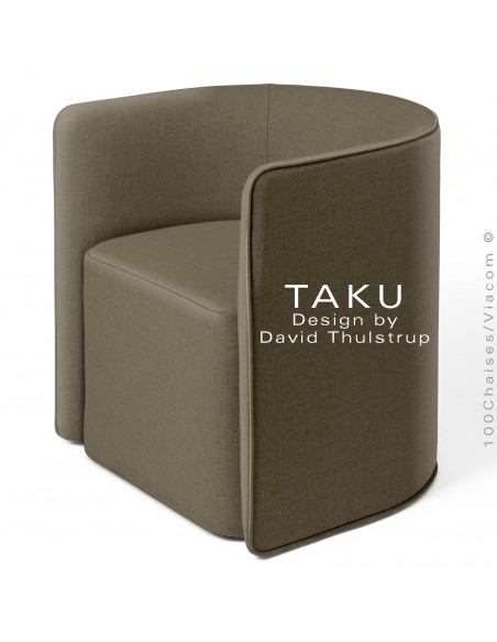 Fauteuil design TAKU, pour CHR, structure hêtre, assise et dossier garnis de mousse, habillage tissu couleur tabac.