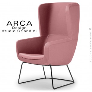 Fauteuil lounge confort ARCA, pour salon d'attente standing, habillage tissu rose, piétement luge peint noir.