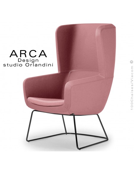 Fauteuil lounge confort ARCA, pour salon d'attente standing, habillage tissu rose, piétement luge peint noir.