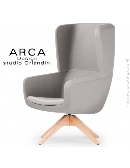 Fauteuil lounge ARCA, pour salon standing, tissu 100% polyester couleur gris Tourterelle, piétement bois massif vernis naturel.