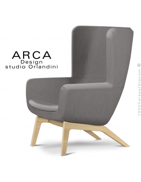 Fauteuil lounge confort ARCA, pour salon d'attente standing, habillage tissu couleur tabac, piétement bois vernis naturel.