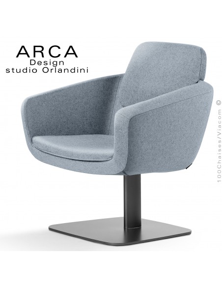 Fauteuil pour salon d'attente lounge ARCA, piétement colonne centrale peint noir, assise tissu couleur bleu clair.