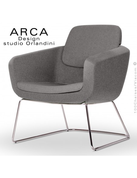 Fauteuil lounge confort ARCA, pour salon d'attente standing, habillage tissu couleur tabac, piétement luge chromé.