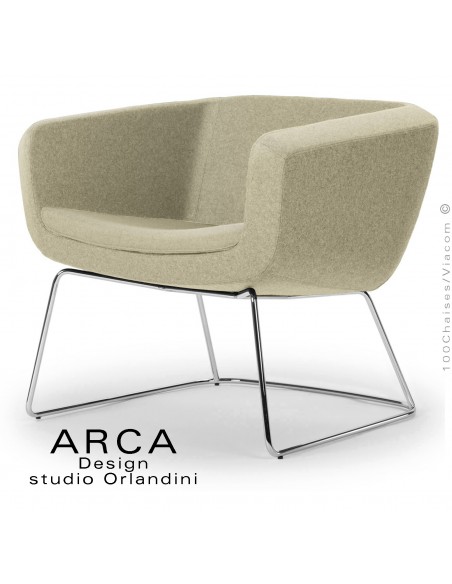 Fauteuil lounge pour salle d'attente ARCA, piétement luge chromé brillant, habillage tissu couleur jaune paille.