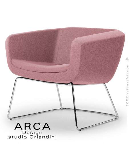 Fauteuil lounge pour salle d'attente ARCA, piétement luge chromé brillant, habillage tissu couleur rose.