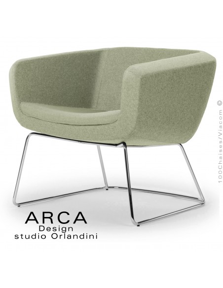 Fauteuil lounge pour salle d'attente ARCA, piétement luge chromé brillant, habillage tissu couleur vert clair.