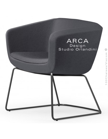 Fauteuil d'attente ou domestique ARCA Small, assise garnie de mousse, tissu couleur gris foncé, piétement type luge peint noir.