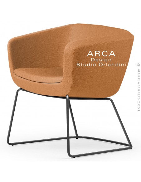 Fauteuil d'attente ou domestique ARCA Small, assise garnie de mousse, tissu couleur orange, piétement luge peint noir.