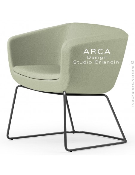 Fauteuil d'attente ou domestique ARCA Small, assise garnie de mousse, tissu couleur vert clair, piétement luge peint noir.