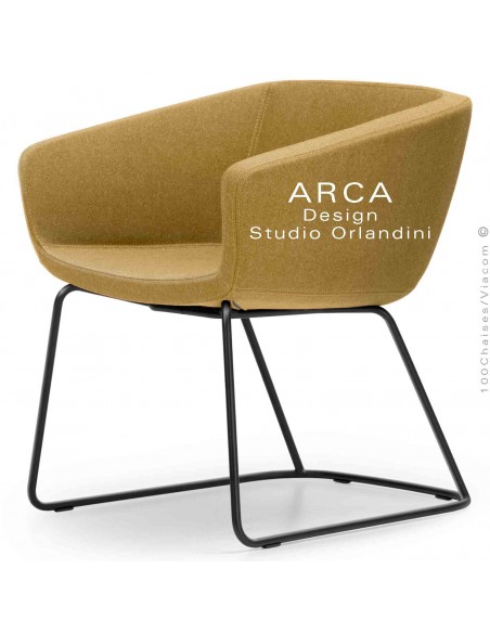 Fauteuil d'attente ou domestique ARCA Mini, assise garnie de mousse, habillage couleur jaune d'or, piétement luge noir.