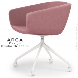 Fauteuil de bureau pivotant ARCA Mini, ou domestique, habillage tissu rose, piétement plastique blanc avec roulettes.