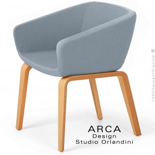 Fauteuil CHR ou domestique ARCA Mini, assise tissu couleur bleu clair, piétement 4 pieds bois de Frêne vernis.