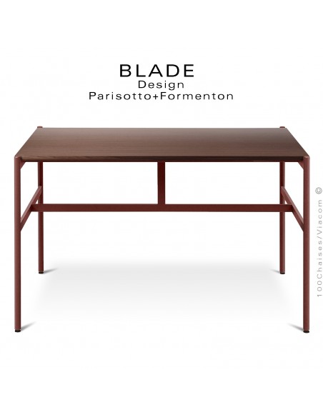 Table carré minimaliste design BLADE, plateau 145x145 cm., Chêne foncé, piétement tube d'acier peint bordeaux.