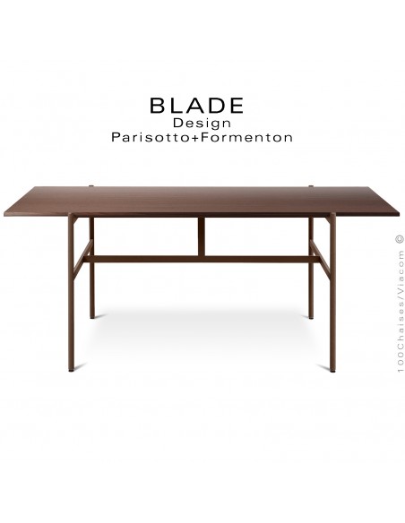 Table minimaliste design BLADE, plateau rectangulaire, chêne foncé, piétement tube d'acier peint marron.