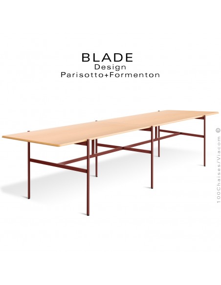 Grande table de réunion design BLADE, plateau rectangulaire, Frêne naturel, piétement tube d'acier peint bordeaux.
