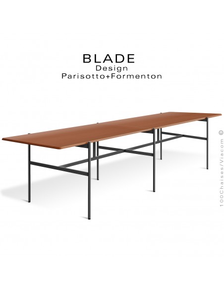 Grande table de réunion design BLADE, plateau rectangulaire, Noyer, piétement tube d'acier peint noir.