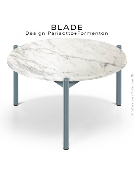 Table basse design BLADE-CAFÉ, structure 3 pieds en tube d'acier peint bleu pétrole, plateau marbre blanc, Statuario de Carrara.