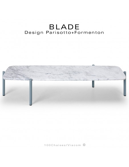 Table basse design BLADE-CAFÉ, structure 4 pieds en tube d'acier peint bleu pétrole, plateau marbre blanc, Statuario de Carrara.