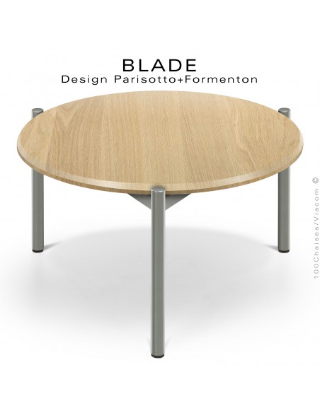 Table basse design BLADE-CAFÉ, structure à trois pieds en tube d'acier peint ciment, plateau bois massif chêne vernis rond.