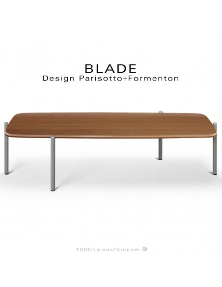 Table basse design BLADE-CAFÉ, structure à 4 pieds en tube d'acier peint gris ciment, plateau bois de noyer vernis.