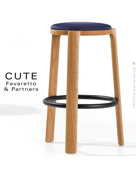 Tabouret de bar design CUTE, structure Chêne massif vernis naturel, assise garnie, tissu couleur bleu nuit pour intérieur.