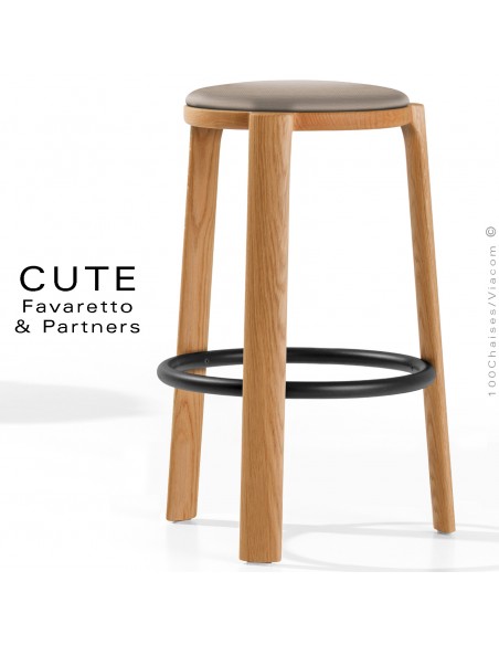 Tabouret de bar design CUTE, en Chêne massif vernis naturel, assise garnie, tissu couleur gris Tourterelle pour intérieur.