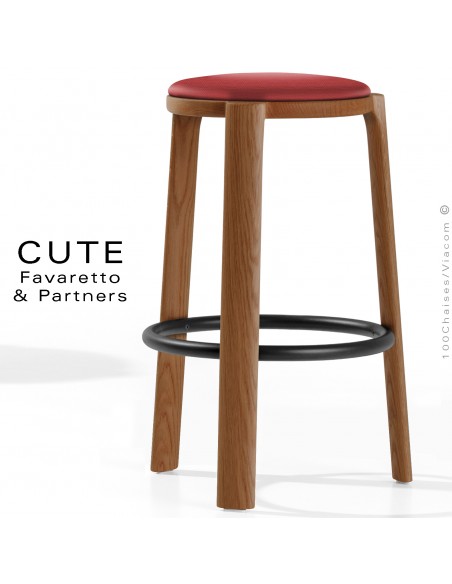 Tabouret de bar design CUTE, en Noyer massif vernis, assise garnie, habillage tissu couleur rouge pour intérieur.