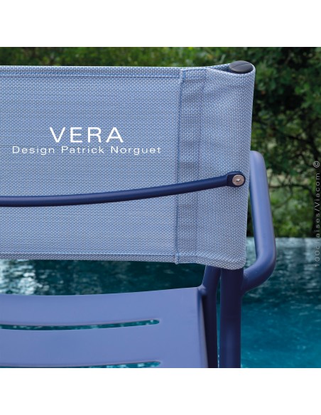 Chaise repas d'extérieur VERA, structure acier galvanisé peint bleu foncé, dossier tissu technique Batyline bleu ice.